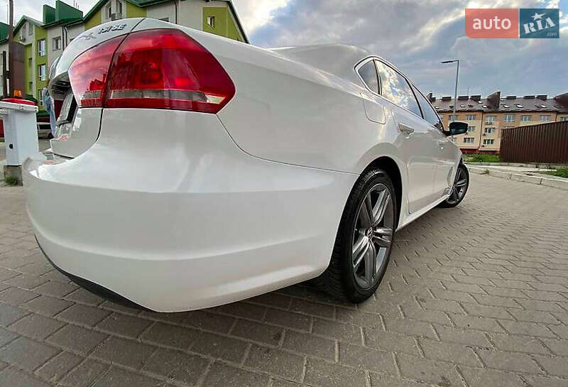 Седан Volkswagen Passat 2013 в Ивано-Франковске