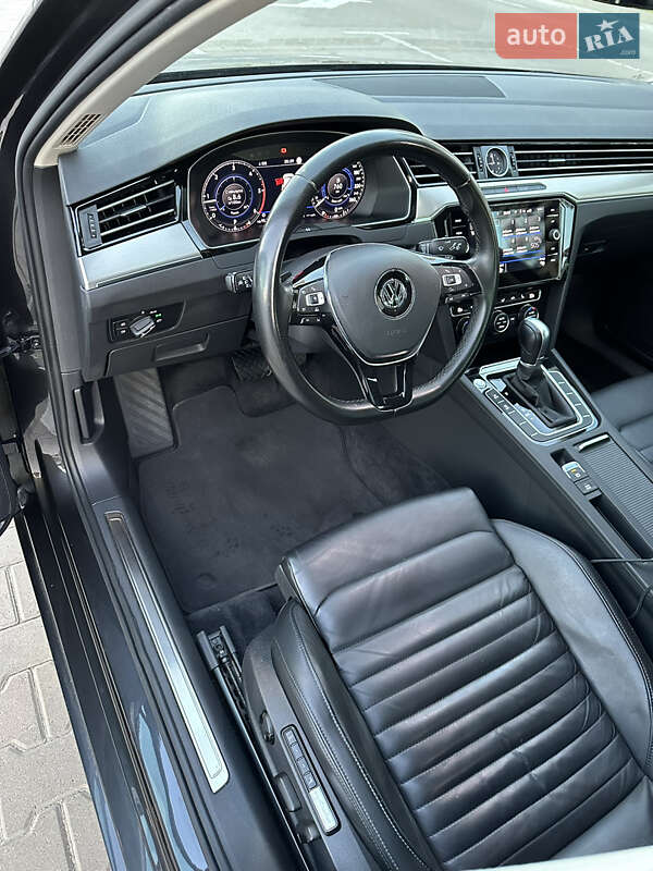 Седан Volkswagen Passat 2018 в Киеве