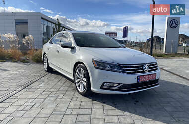 Седан Volkswagen Passat 2017 в Луцке