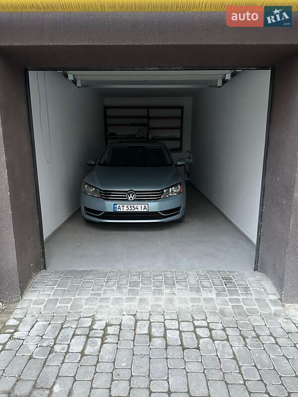 Седан Volkswagen Passat 2012 в Ивано-Франковске