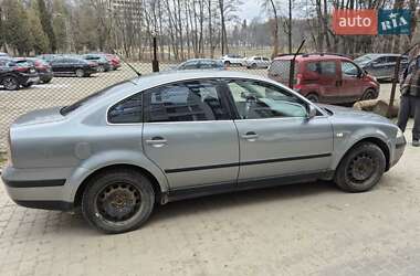 Седан Volkswagen Passat 2003 в Львове