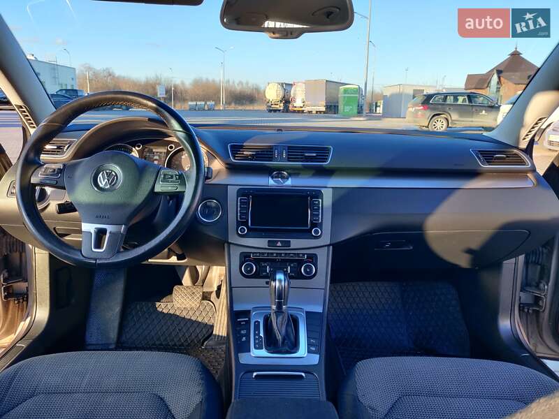 Універсал Volkswagen Passat 2011 в Луцьку
