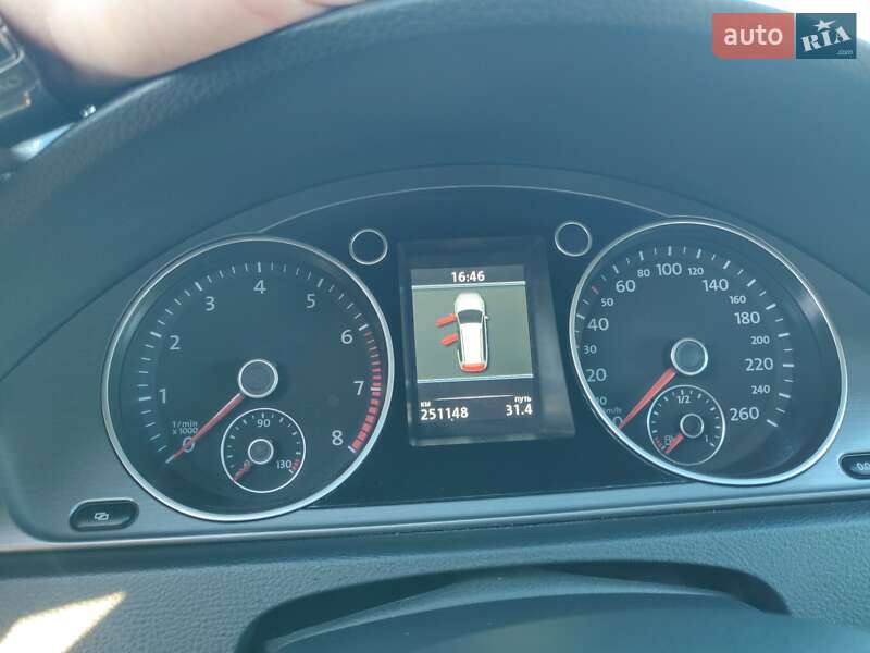 Універсал Volkswagen Passat 2011 в Луцьку