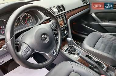 Седан Volkswagen Passat 2014 в Ивано-Франковске