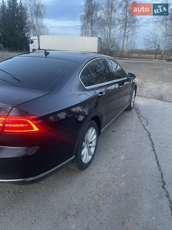 Седан Volkswagen Passat 2015 в Виноградові