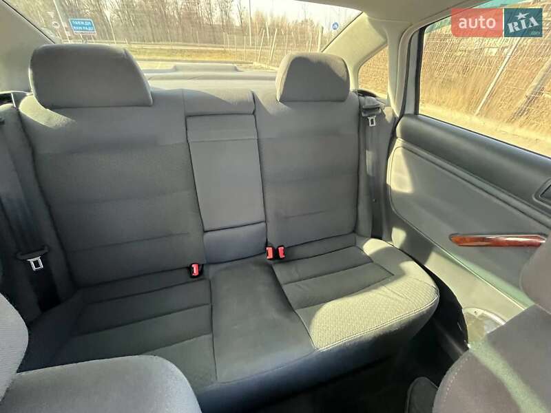 Седан Volkswagen Passat 2006 в Луцке