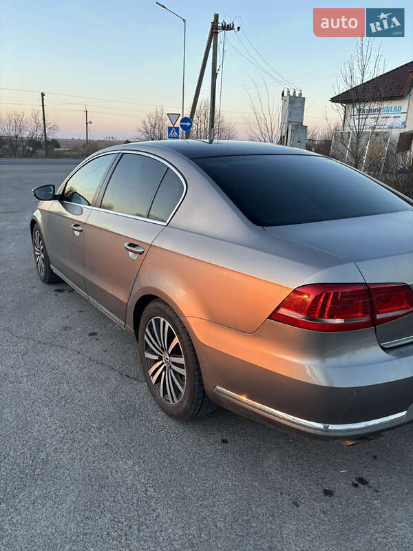 Седан Volkswagen Passat 2013 в Радехові