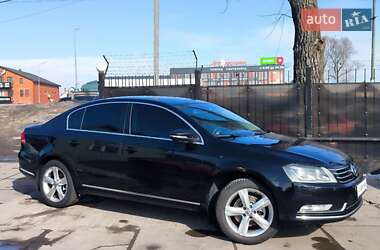 Седан Volkswagen Passat 2011 в Києві