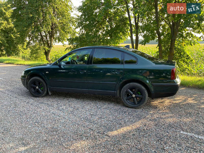 Седан Volkswagen Passat 1998 в Борисполе