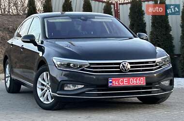 Седан Volkswagen Passat 2022 в Львові