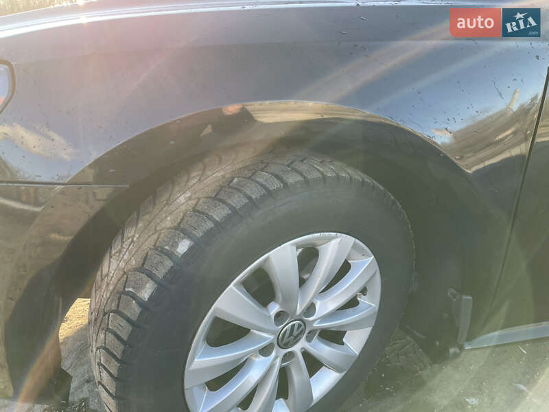 Седан Volkswagen Passat 2012 в Ровно