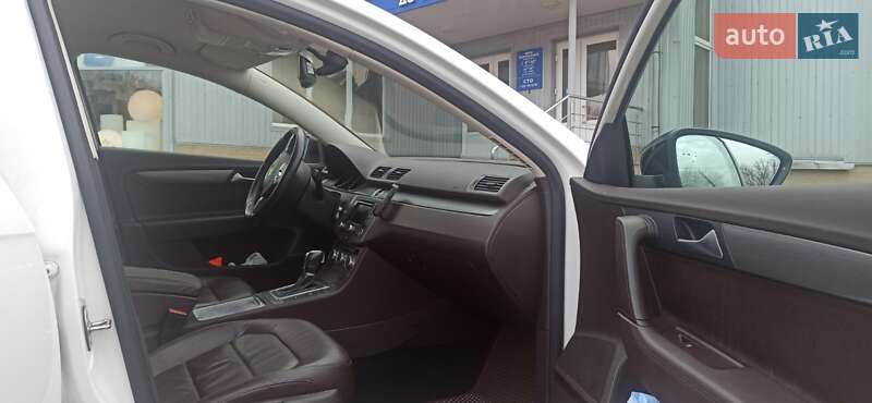 Універсал Volkswagen Passat 2014 в Івано-Франківську