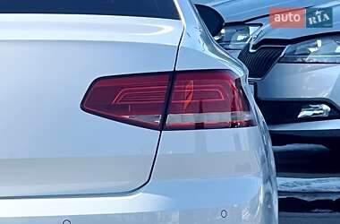 Седан Volkswagen Passat 2017 в Киеве