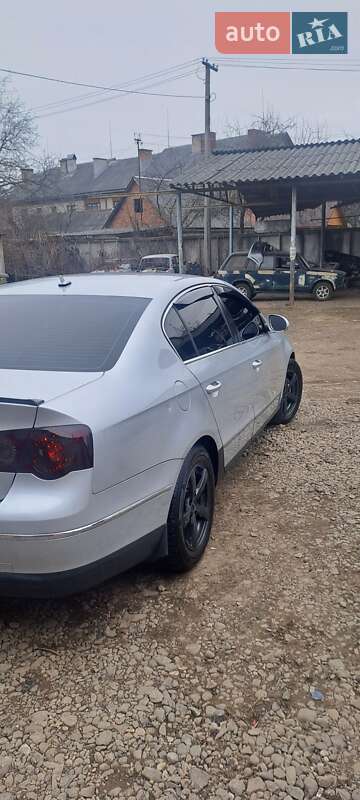 Седан Volkswagen Passat 2005 в Хусті