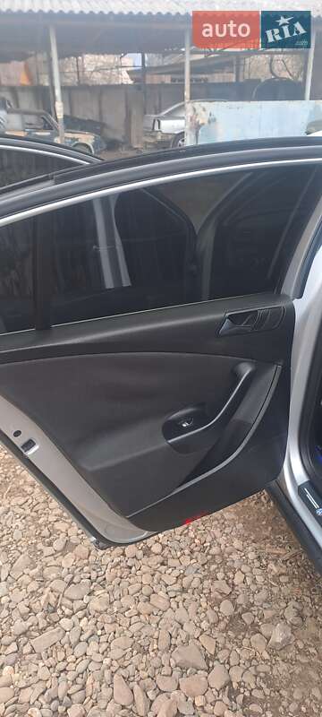 Седан Volkswagen Passat 2005 в Хусті