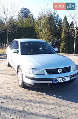 Седан Volkswagen Passat 2000 в Львові