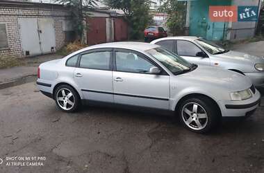 Седан Volkswagen Passat 1997 в Вільнянську