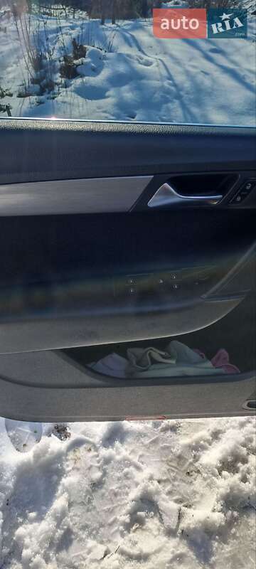 Универсал Volkswagen Passat 2011 в Коростене