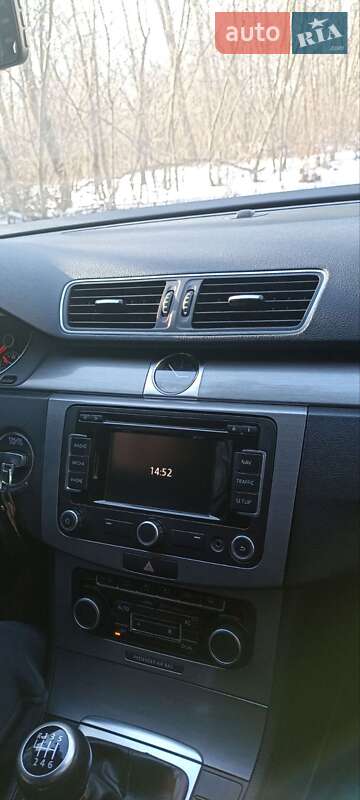 Универсал Volkswagen Passat 2011 в Коростене