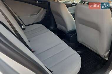 Седан Volkswagen Passat 2005 в 