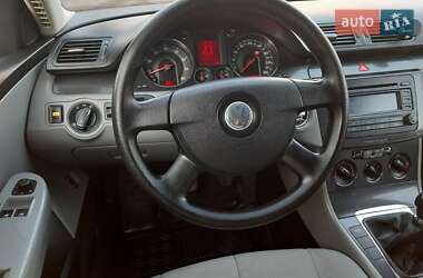 Седан Volkswagen Passat 2005 в 