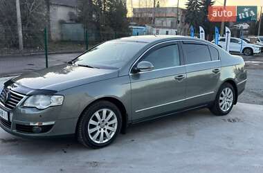 Седан Volkswagen Passat 2009 в Ровно