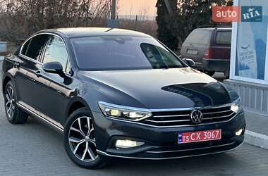 Седан Volkswagen Passat 2022 в Львові