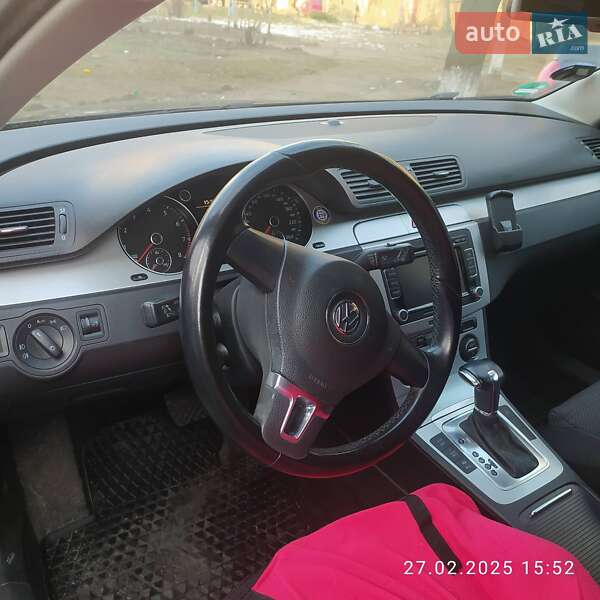 Універсал Volkswagen Passat 2009 в Миколаєві