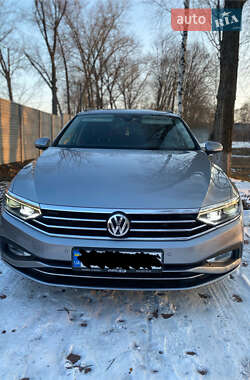 Универсал Volkswagen Passat 2019 в Хороле