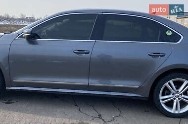 Седан Volkswagen Passat 2014 в 