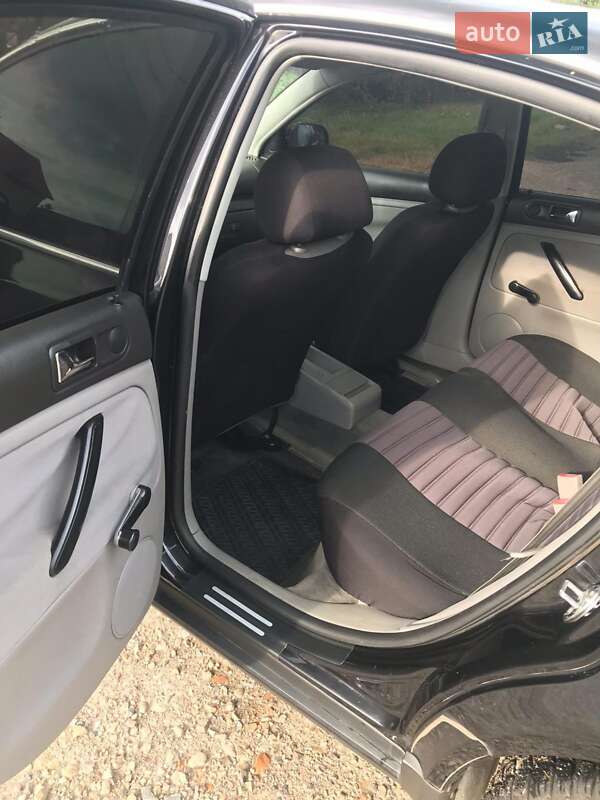 Седан Volkswagen Passat 2001 в Львове