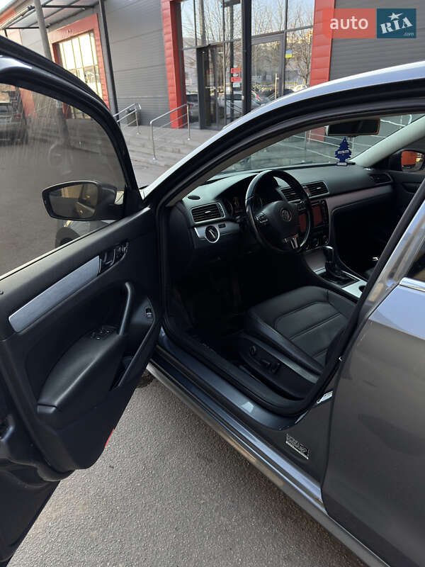 Седан Volkswagen Passat 2013 в Кривом Роге