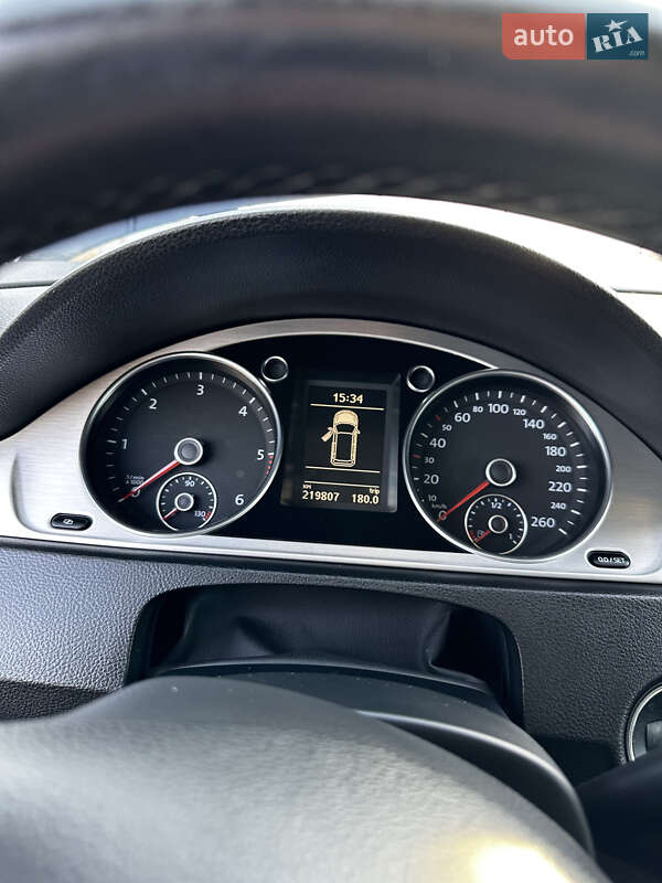 Универсал Volkswagen Passat 2011 в Львове