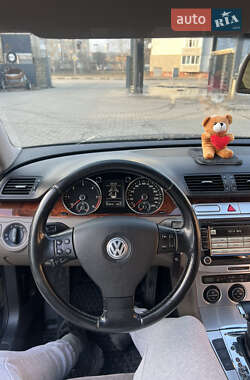 Седан Volkswagen Passat 2009 в Калуші