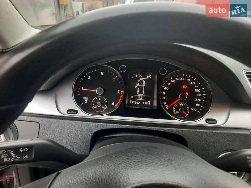 Универсал Volkswagen Passat 2011 в Черновцах