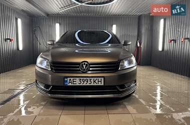 Седан Volkswagen Passat 2013 в Києві