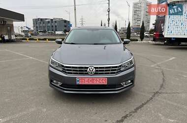 Седан Volkswagen Passat 2016 в Киеве