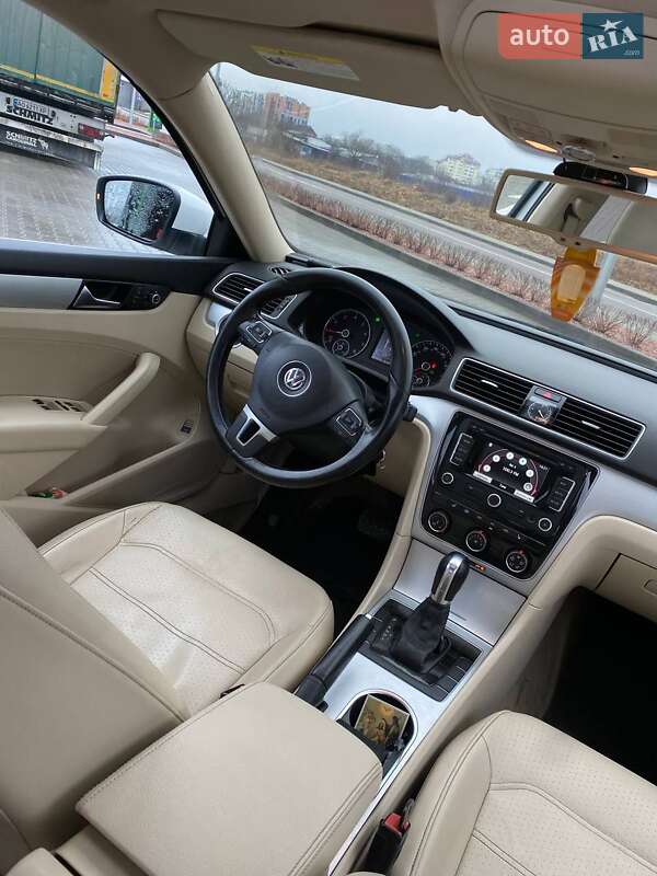 Седан Volkswagen Passat 2012 в Стрые