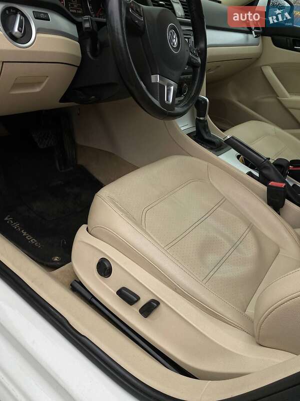 Седан Volkswagen Passat 2012 в Стрые
