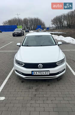 Седан Volkswagen Passat 2015 в Києві