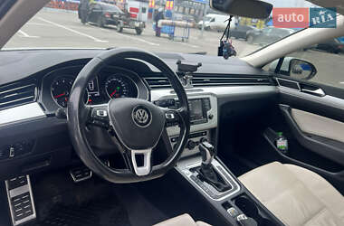 Седан Volkswagen Passat 2015 в Києві