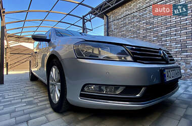 Седан Volkswagen Passat 2012 в Ужгороді
