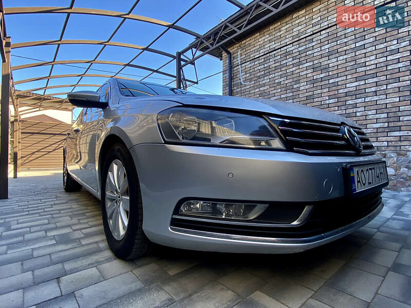 Седан Volkswagen Passat 2012 в Ужгороде