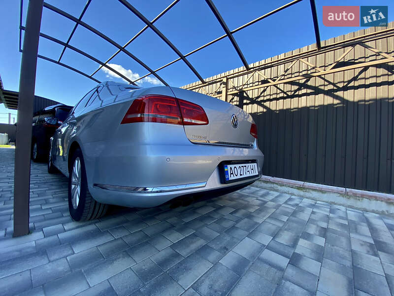 Седан Volkswagen Passat 2012 в Ужгороде
