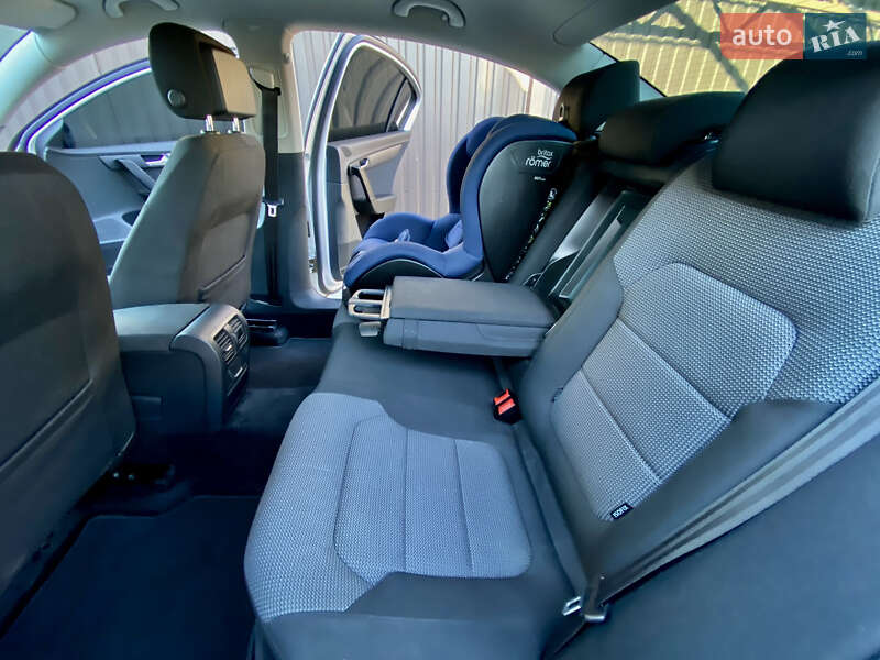 Седан Volkswagen Passat 2012 в Ужгороде