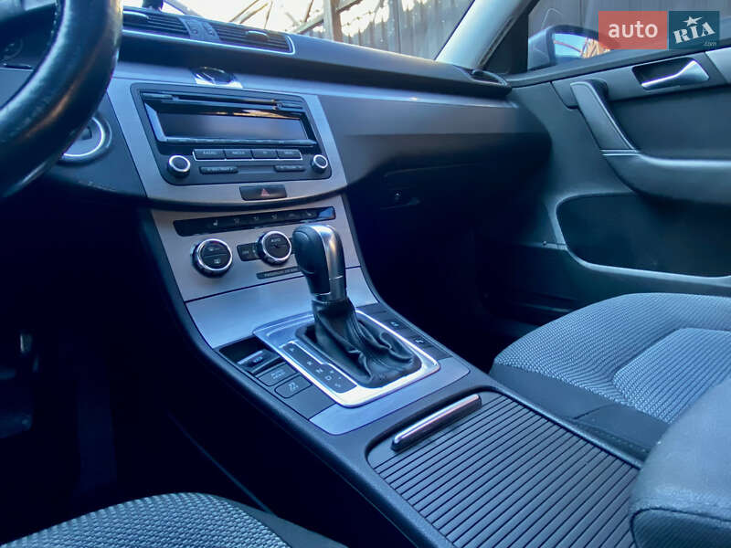Седан Volkswagen Passat 2012 в Ужгороде