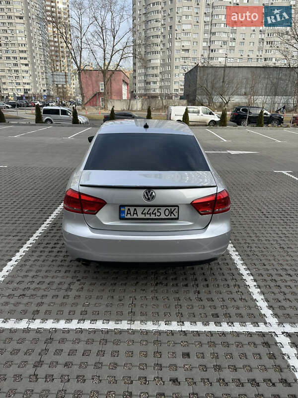 Седан Volkswagen Passat 2012 в Киеве
