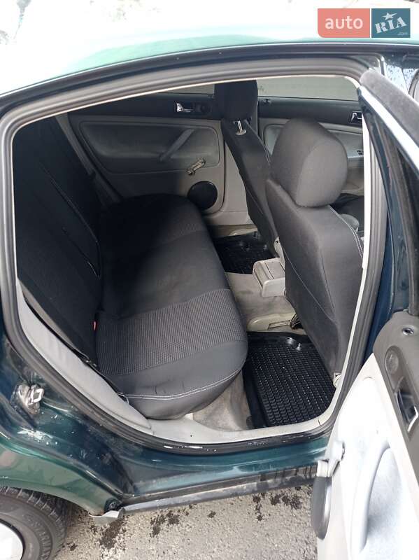 Седан Volkswagen Passat 1997 в Киеве