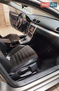 Купе Volkswagen Passat 2011 в 