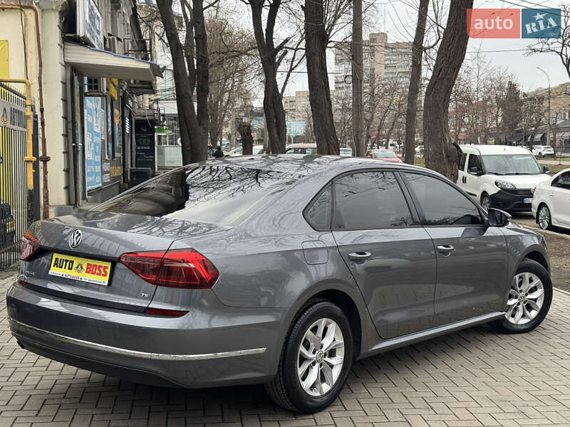Седан Volkswagen Passat 2018 в Николаеве